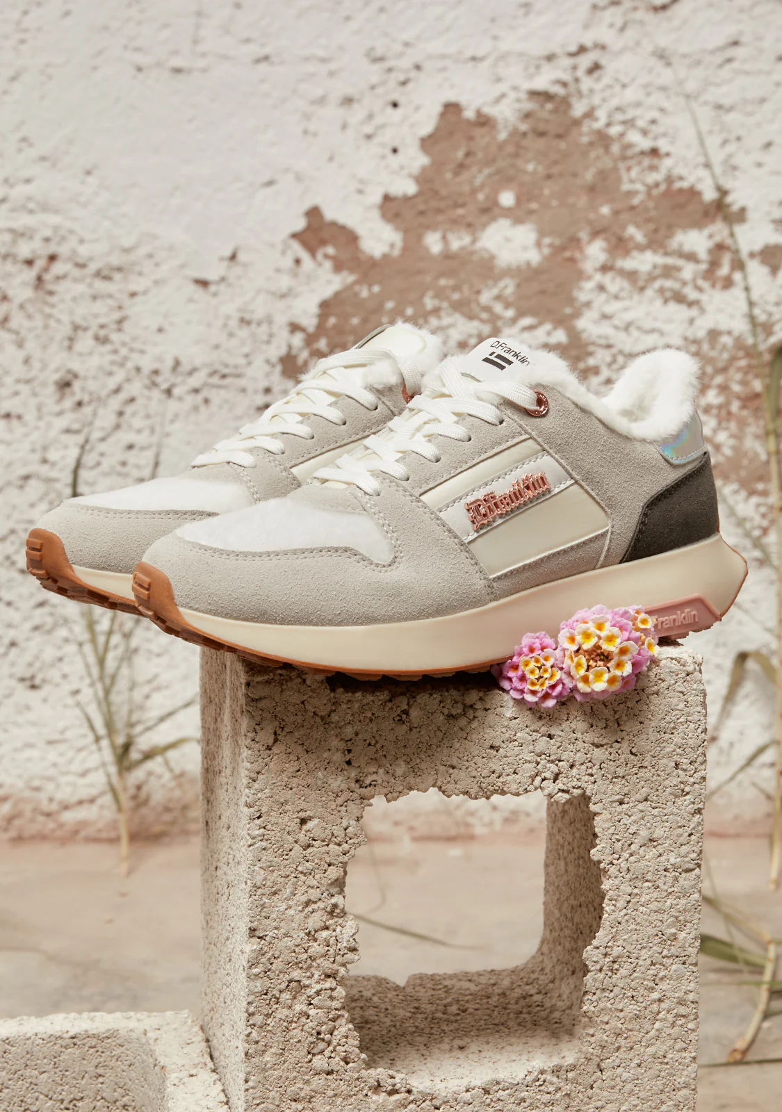 Active Fur White - Image 4