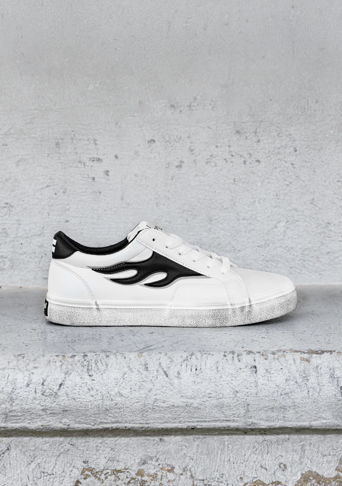 Echo Flame Nap White / Black - Image 4