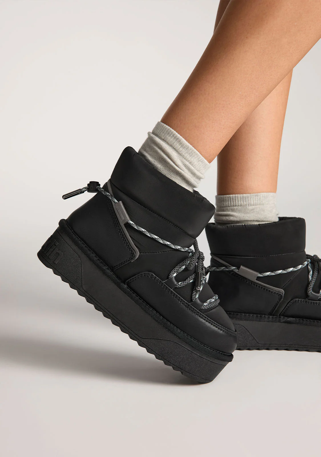 Nordic V2 Low Lace Black - Image 5