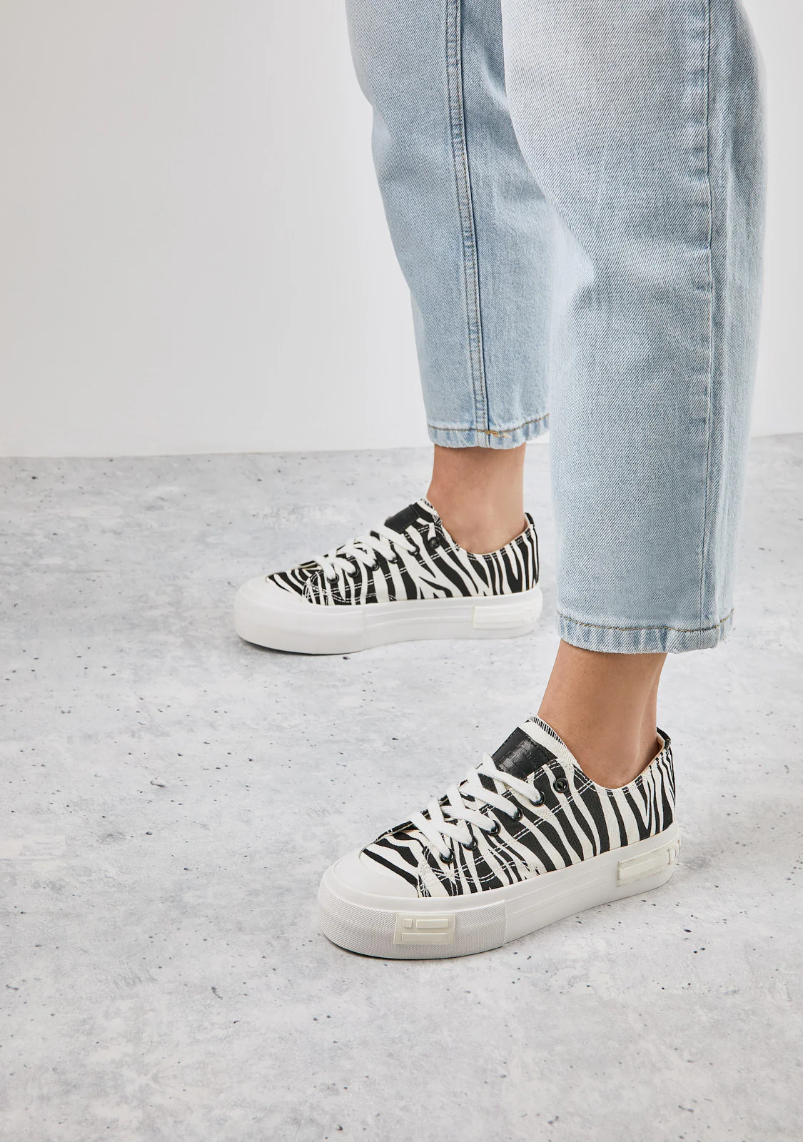 One Way Low Zebra Edition - Image 5